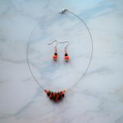 Collier et boucles d'oreilles forme gouttes oranges et noires