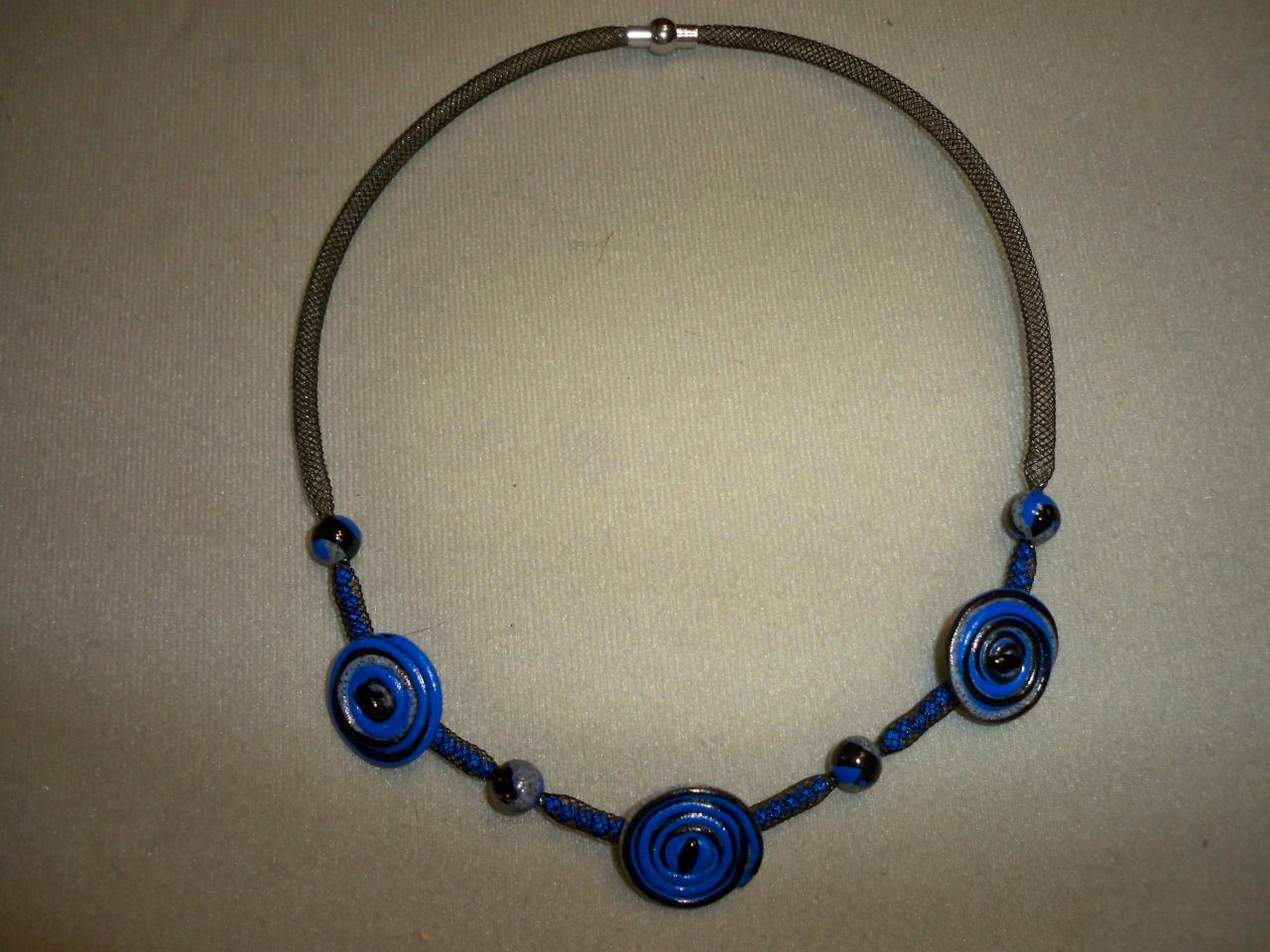 Collier résille bleu dur et noir