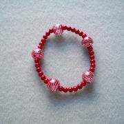 Bracelet élastique, perles translucides rouges