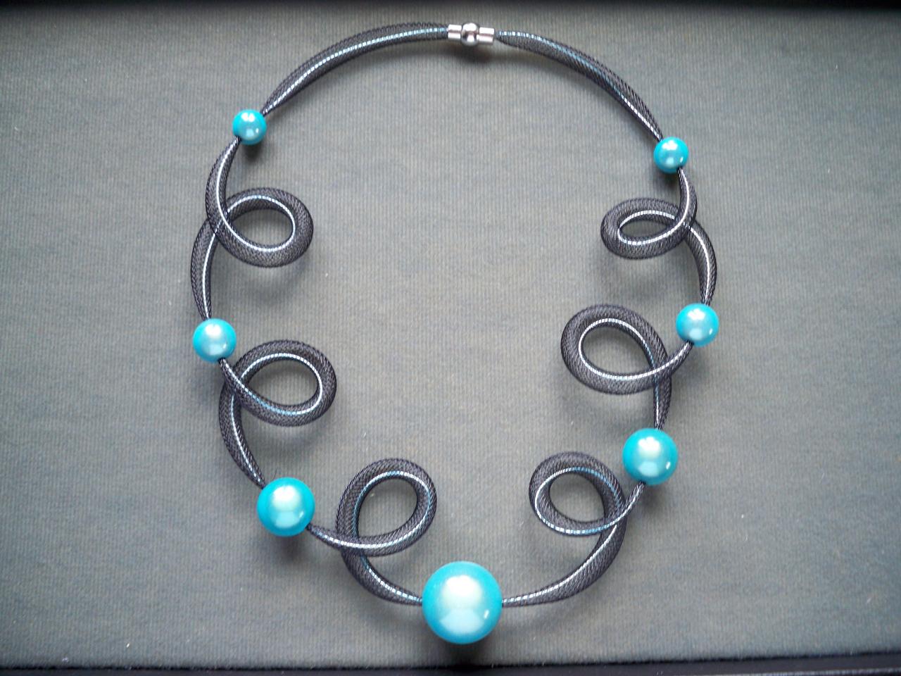 Collier résille tortillon et perles magiques bleu turquoise