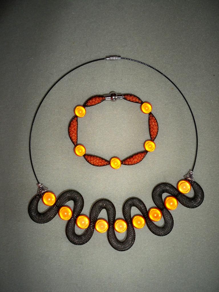 Tour de cou résille et perles magiques orange