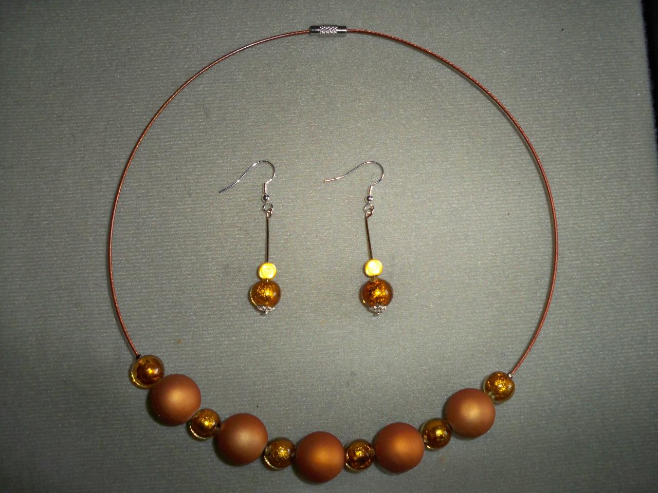 Tour de cou et boucles d'oreilles perles dorées et ocres