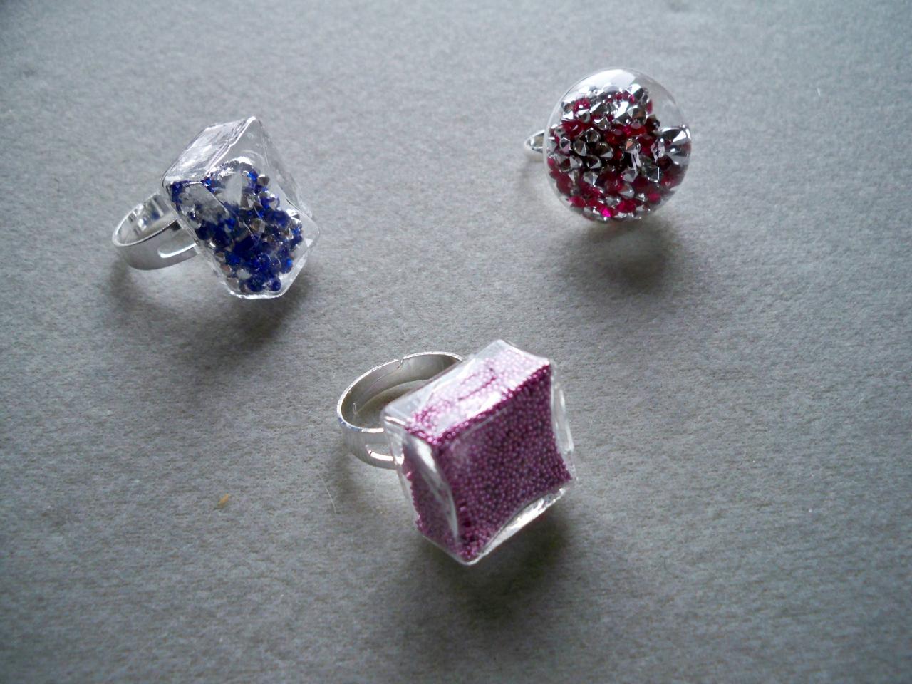 Bague en verre, strass ou billes