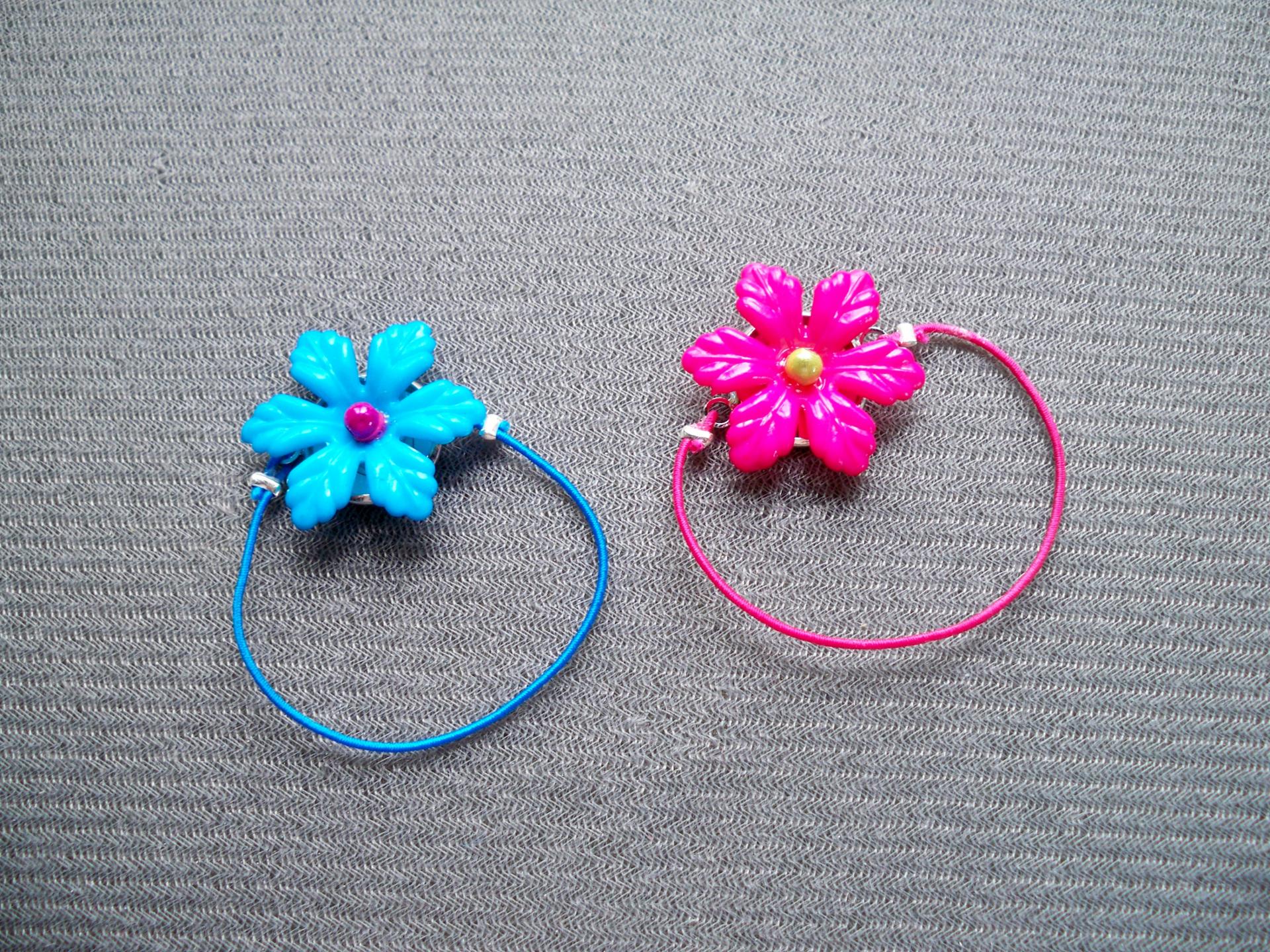 Bracelet petite fille, fleur bleue ou rose