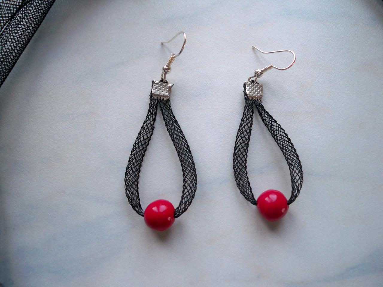 Boucles d'oreilles résille, perles rouges